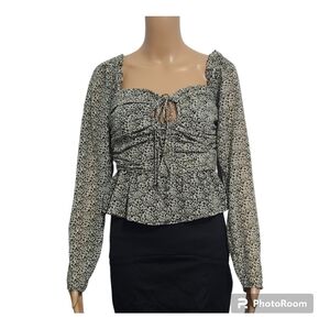 Beyond Words Smocked Floral Sweetheart Neckline Front Tie Top Size Large